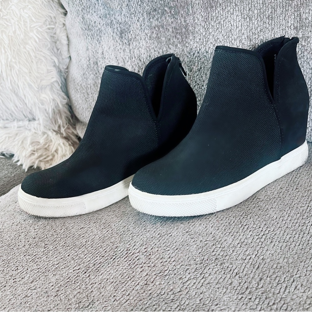 Report shoes size 8